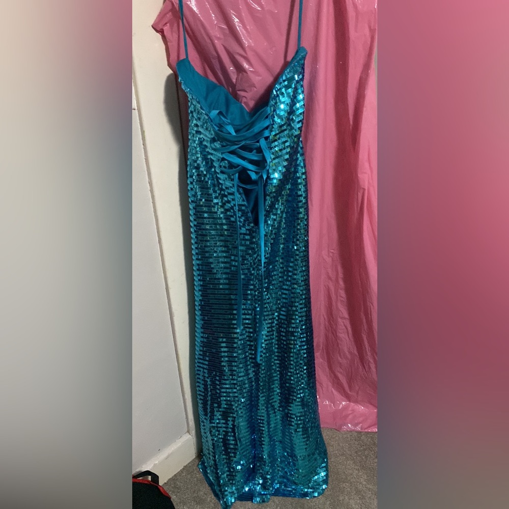 Size 8 but it’s a little smaller fit me and I’m normally 4-6 but can adjust